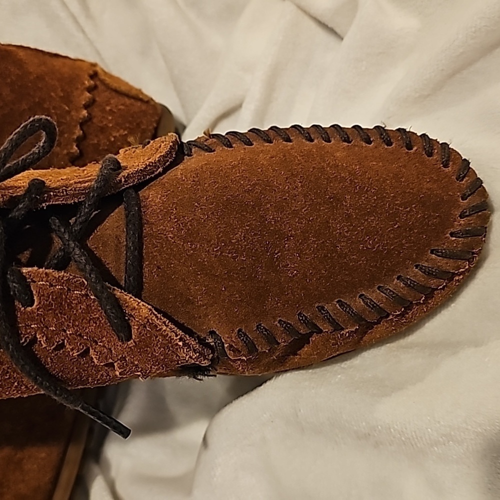 Minnetonka suede lace up moccasins womans size 7 good condition - Picture 2 of 8